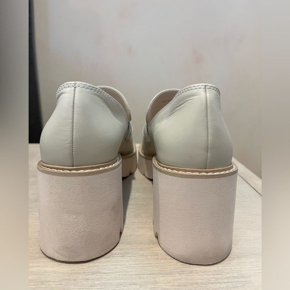Dolce Vita ivory loafers size 7.5. Only worn around the house. Great condition. - Picture 5 of 7